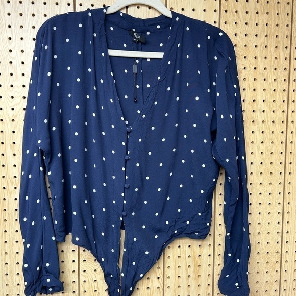 Rails Sloane Dot Print Tie Front Blouse - Picture 3 of 8